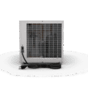 Un climatiseur compact avec une grille métallique, des composants internes visibles et un cordon d'alimentation sur fond blanc.