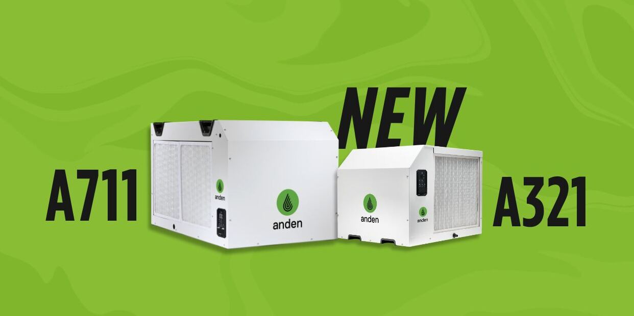 Anden A711 and A321 air purifiers on a green background.